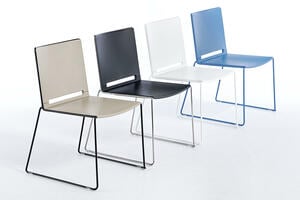 Verschiedene Gestellfarben und Kunststofffarben können gewählt werden